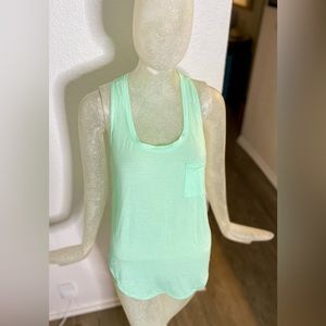 Lululemon Athletica Women’s Light Green Racerback Tank Top. Size 6
